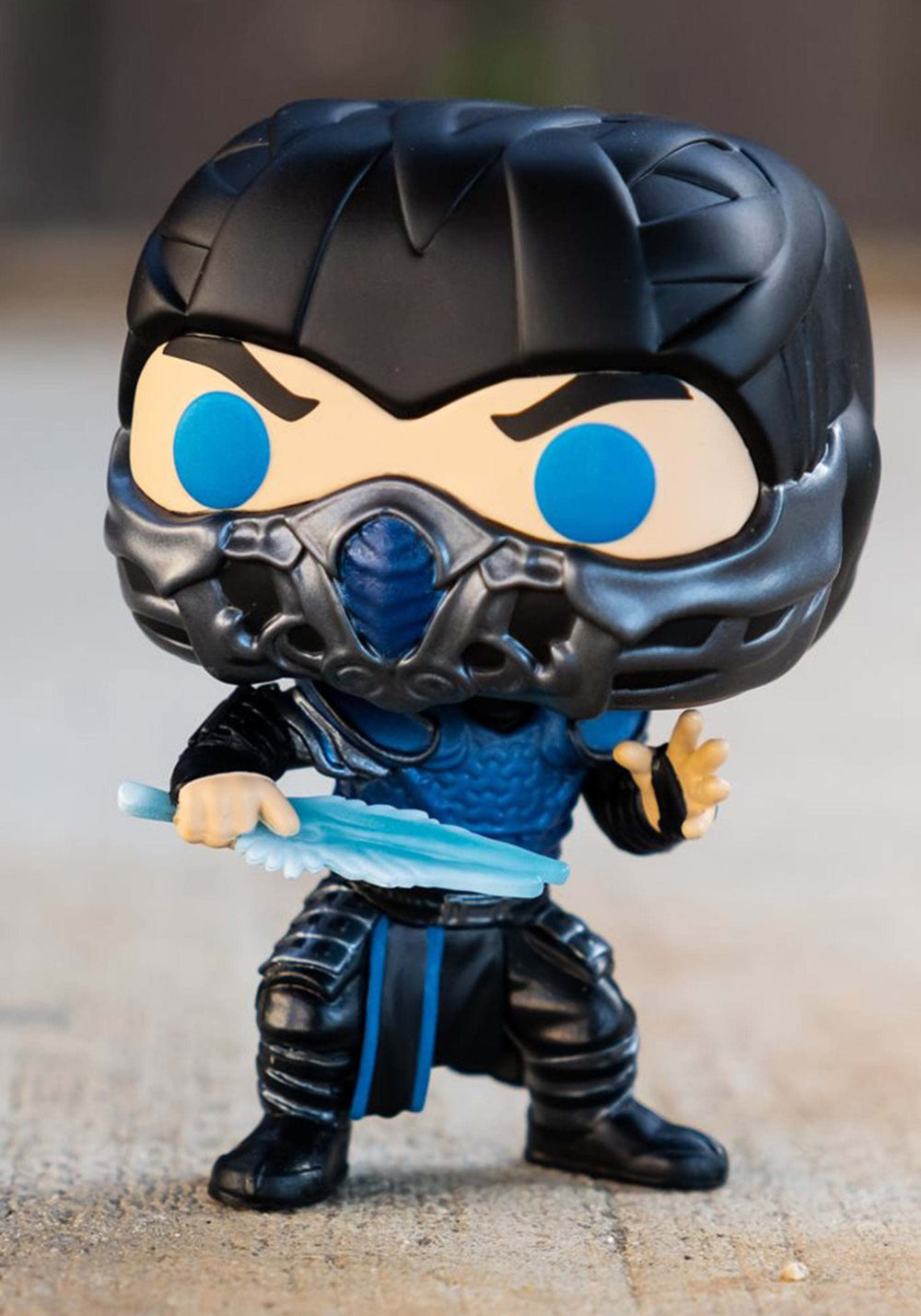 Funko Figura exclusiva de la película Pop Mortal Kombat Sub-Zero que brilla en la oscuridad